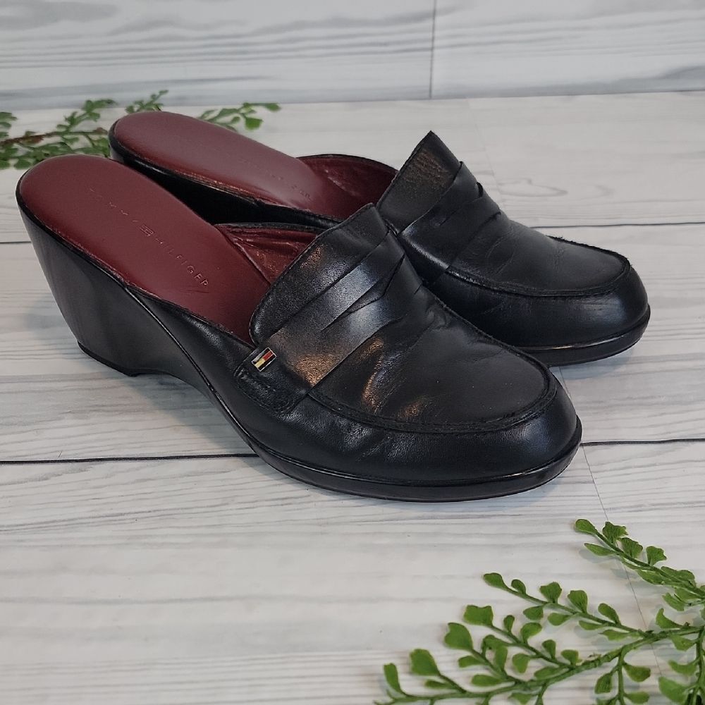 Tommy Hilfiger Women's Slip-on Black Wedge Loafers Size 7.5